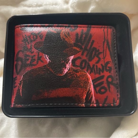 A Nightmare on Elm street Freddy Krueger  horror wallet w/collectors tin case - Picture 2 of 9